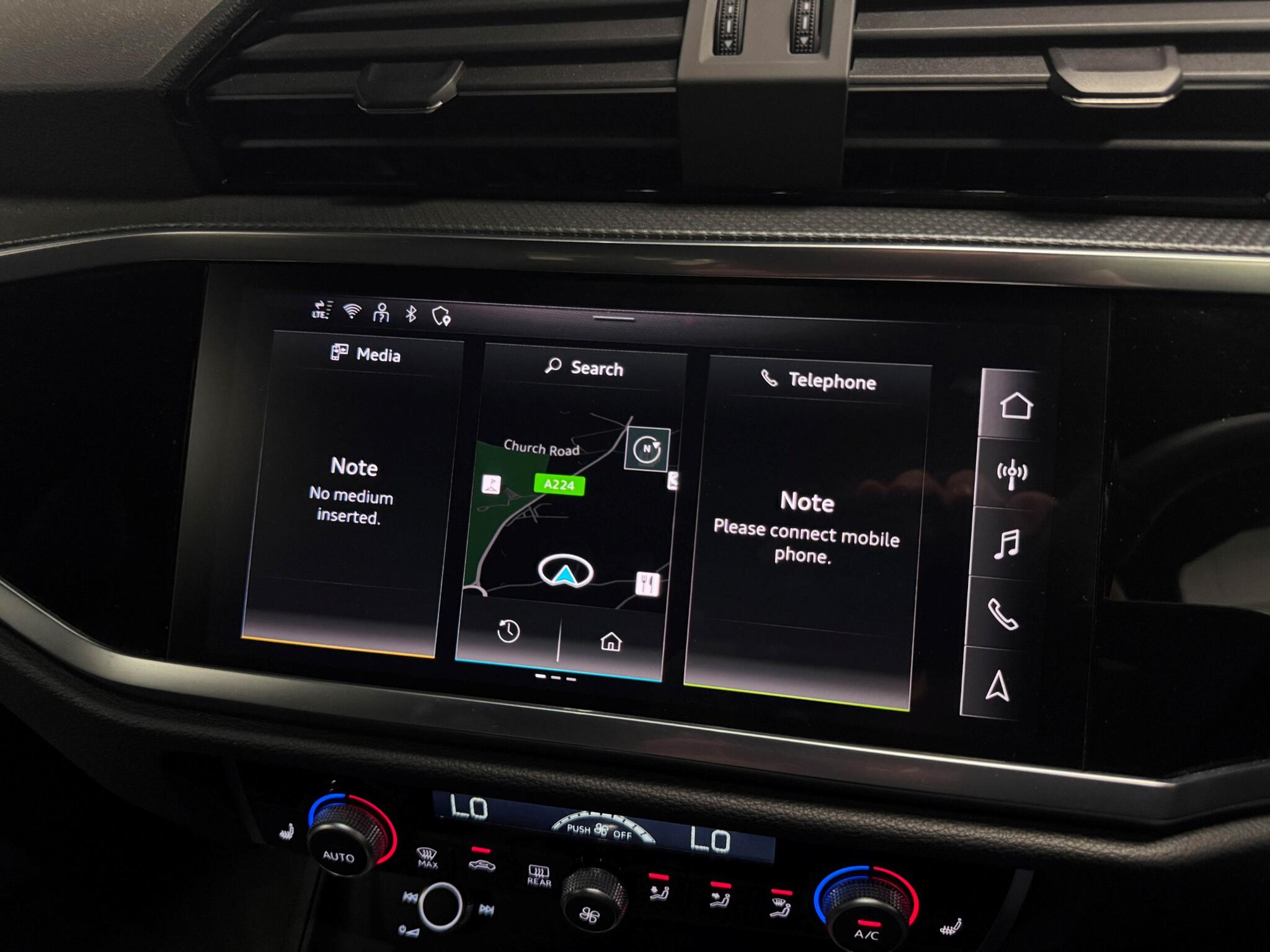 Audi Q3 view 42
