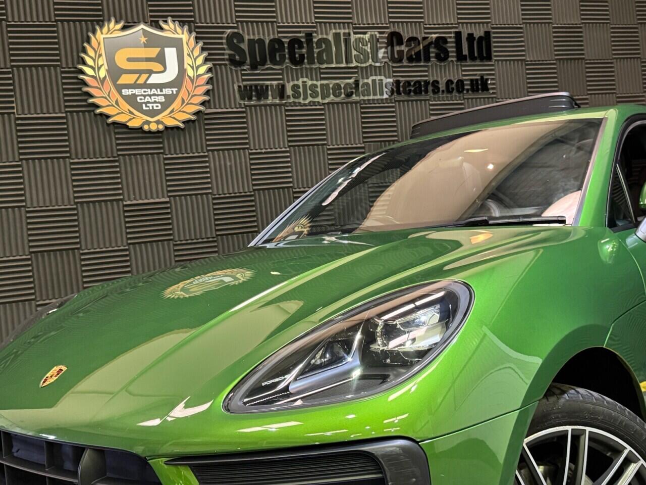 Porsche Macan view 29