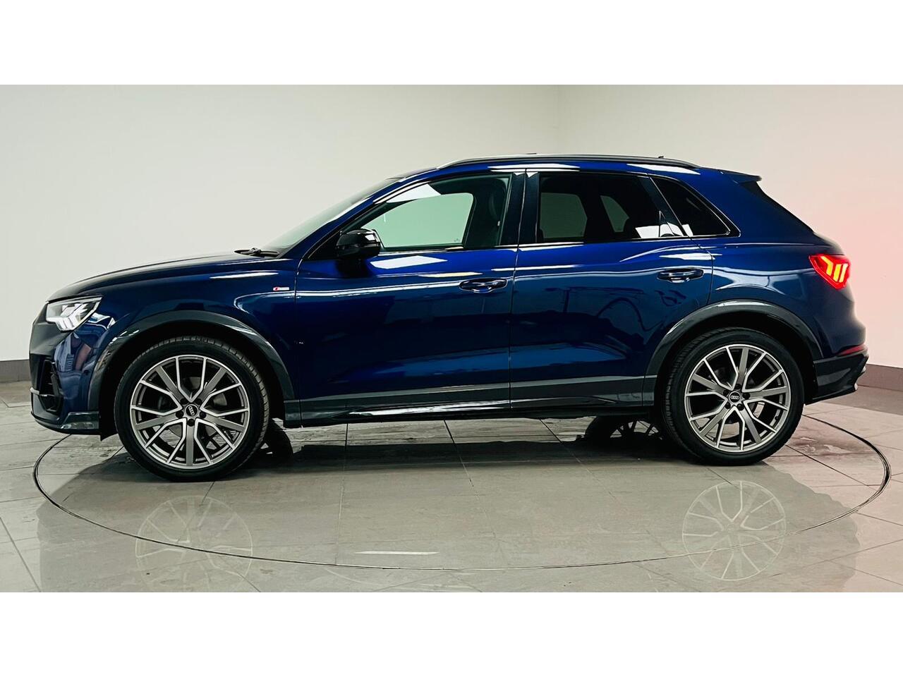 Audi Q3 view 4