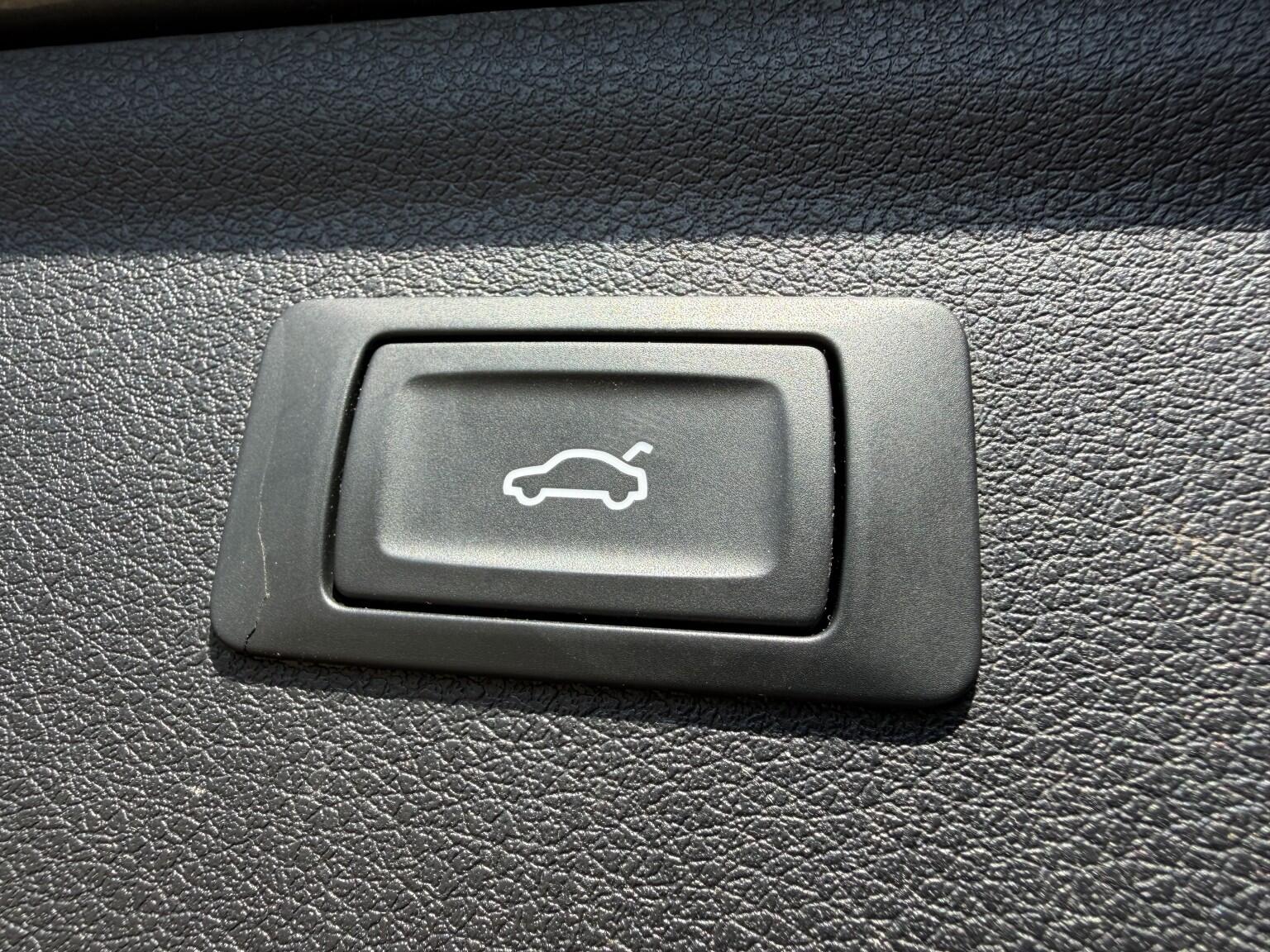 Audi Q3 view 33