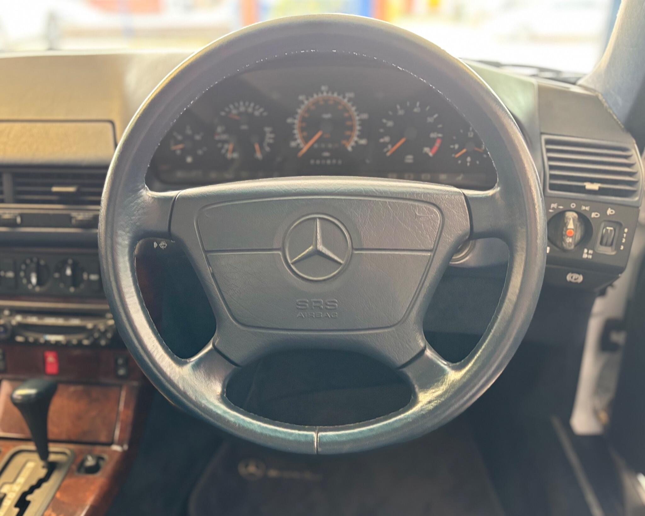 Mercedes-Benz 300 view 11