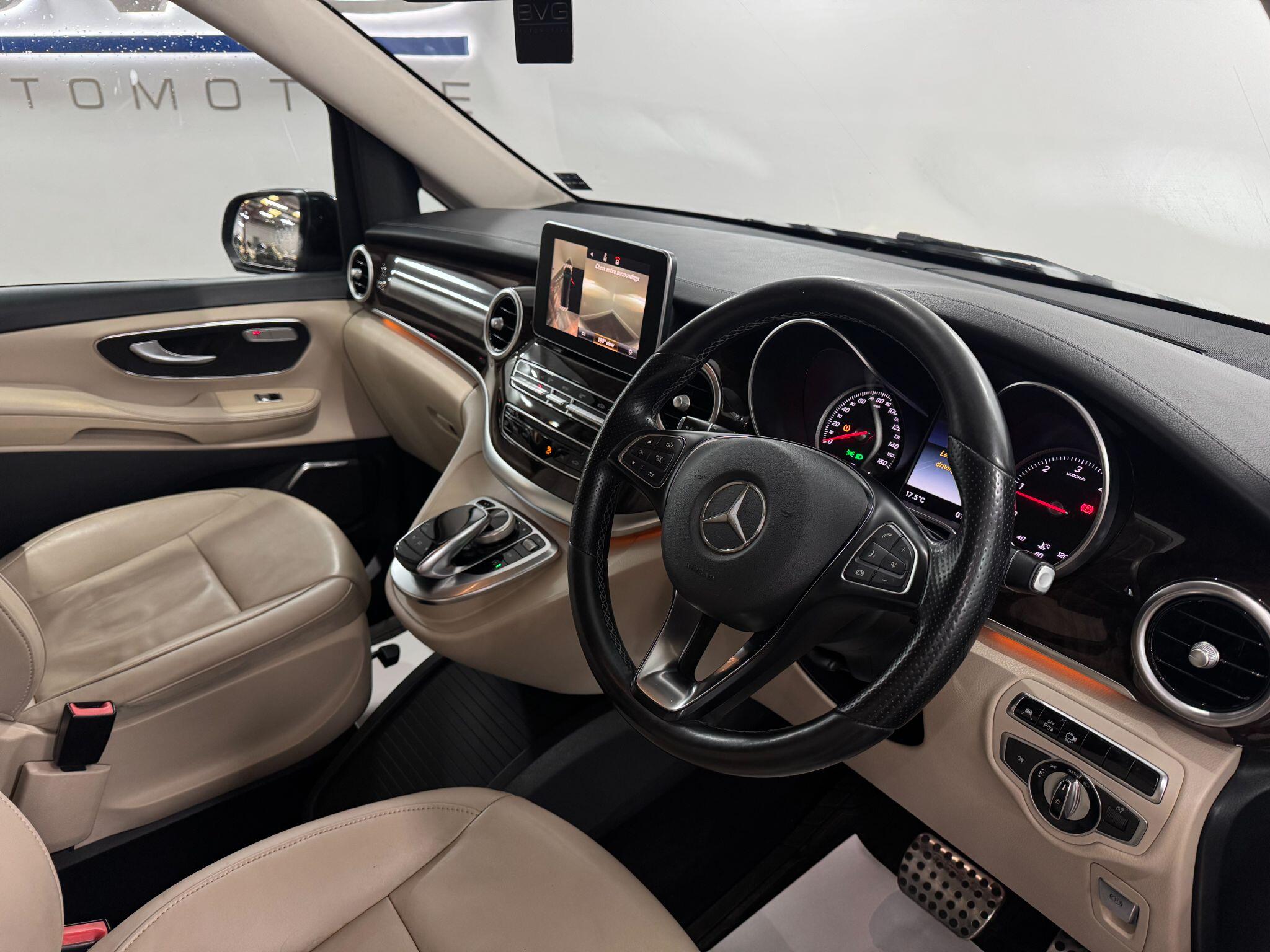 Mercedes-Benz V-Class view 31
