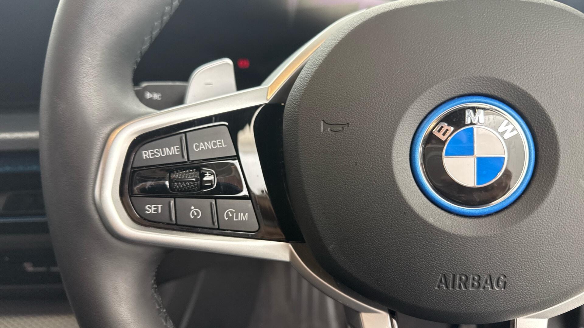 BMW 3 Series view 17