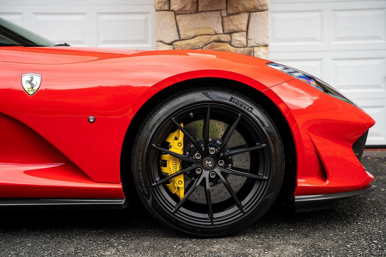 Ferrari 812 view 4