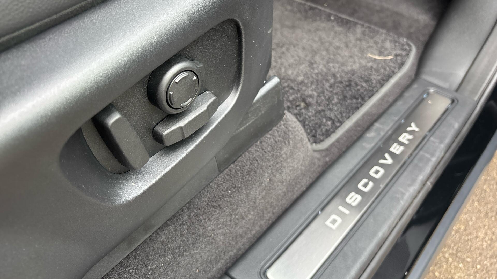 Land Rover Discovery view 37