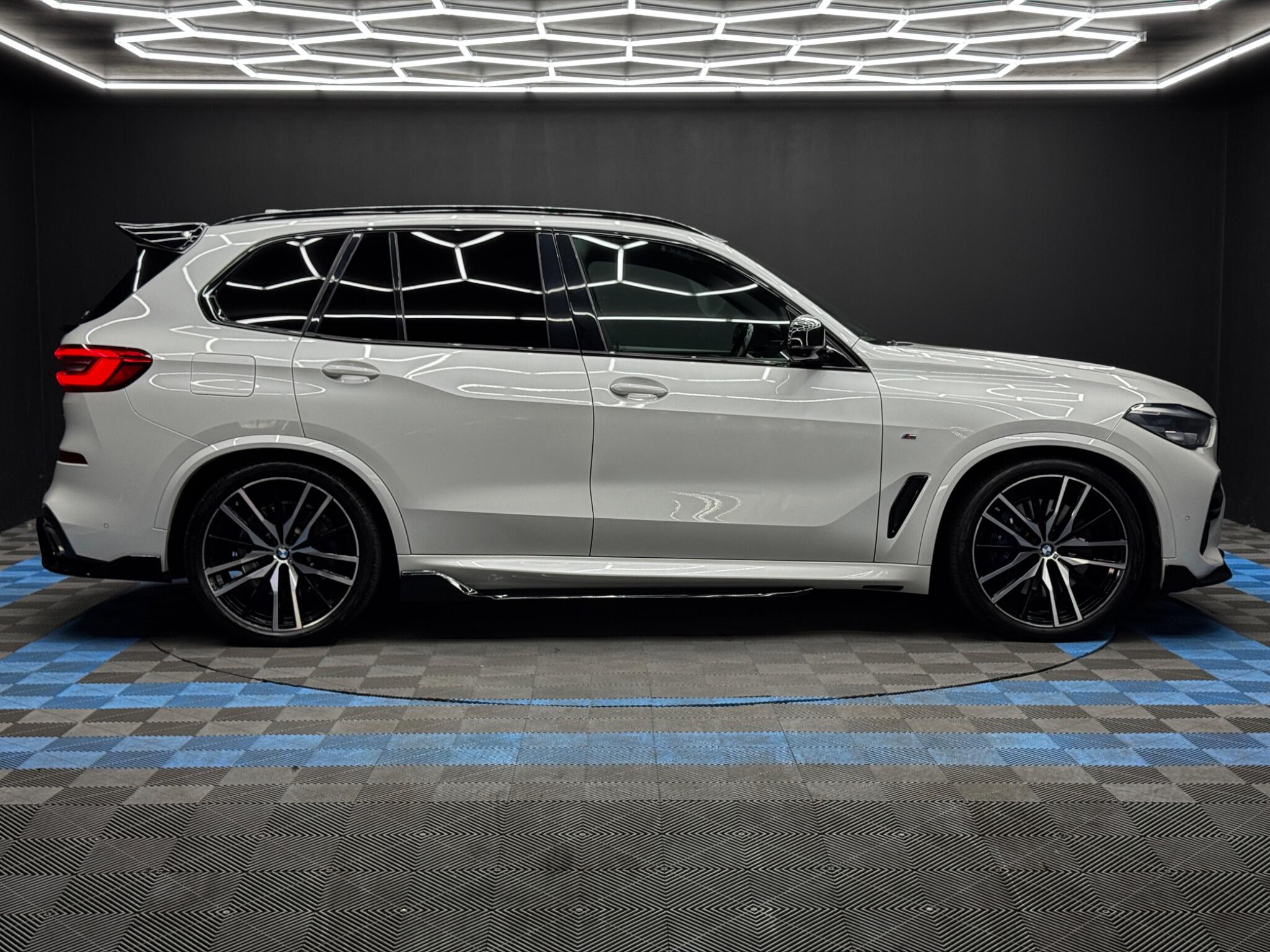 BMW X5 view 4