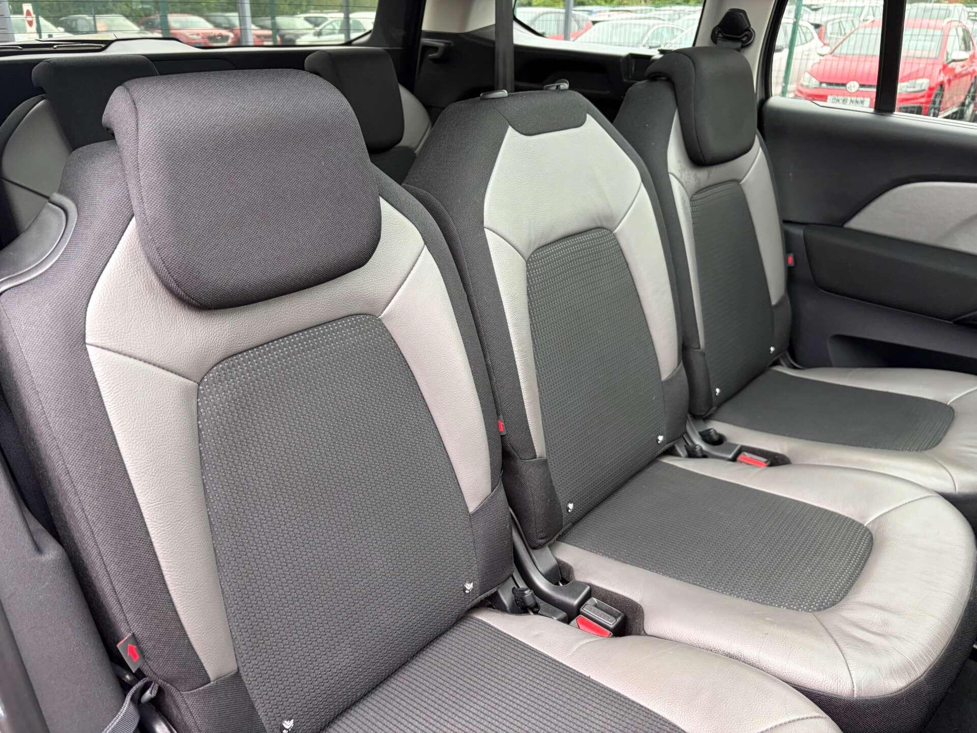 Citroen Grand C4 Picasso view 34