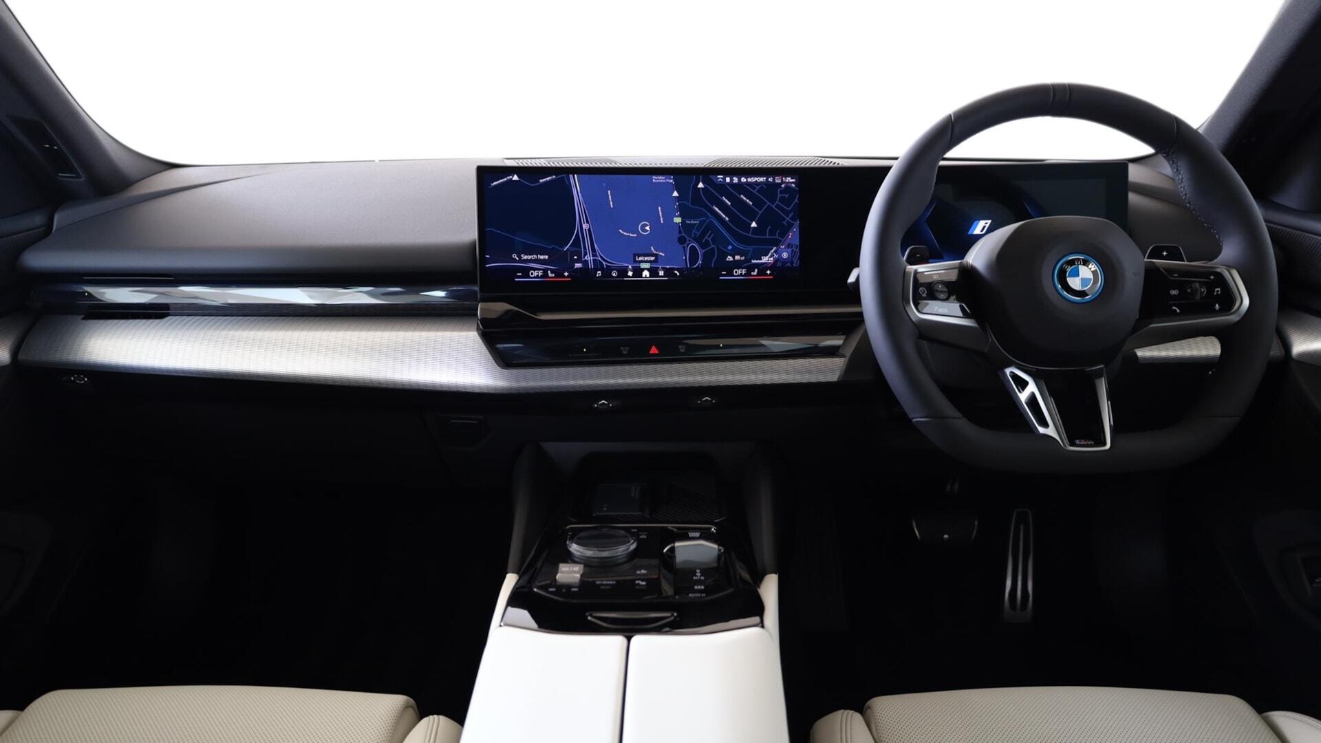 BMW 5 Series view 4