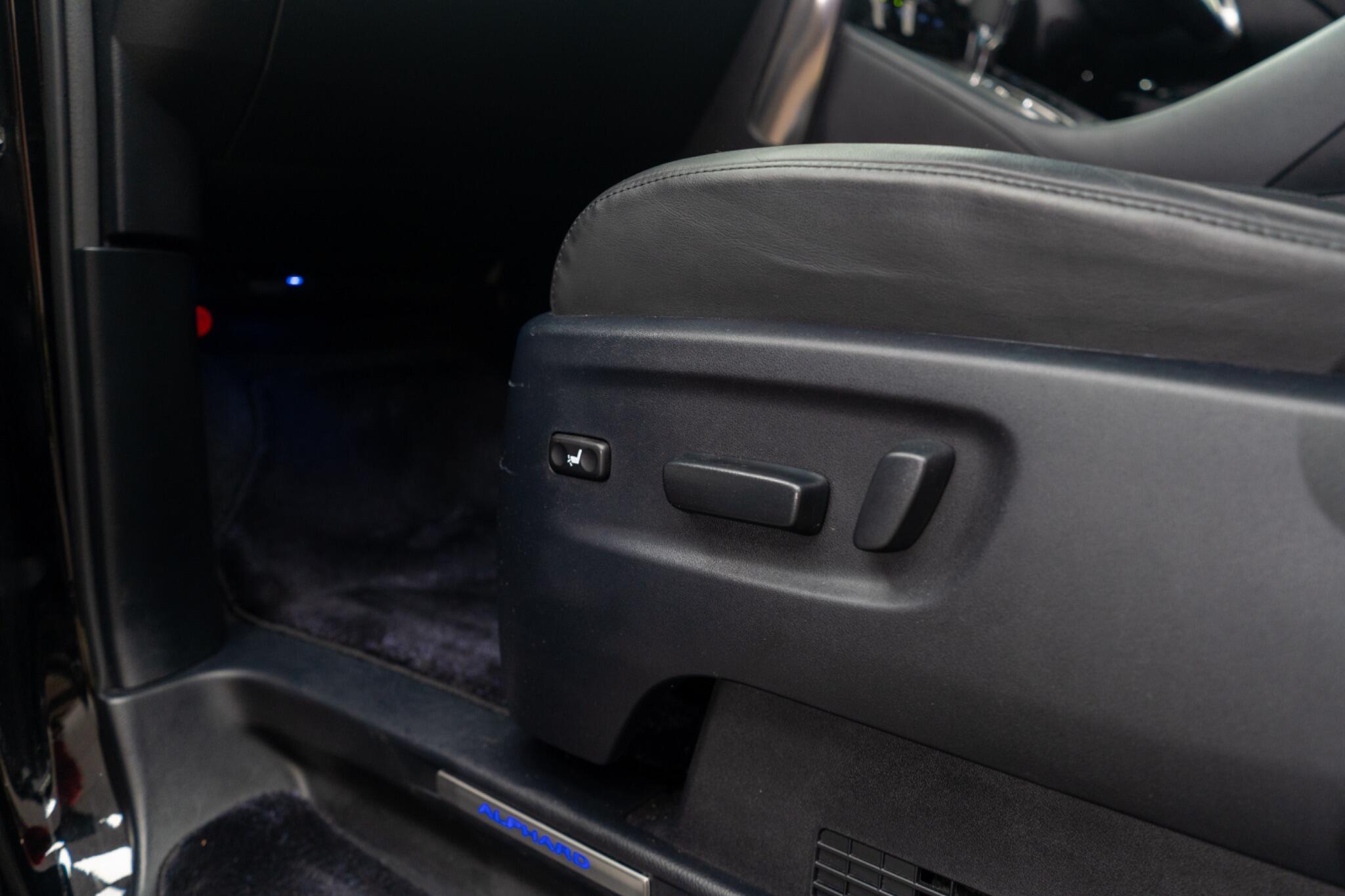 Toyota Alphard view 28
