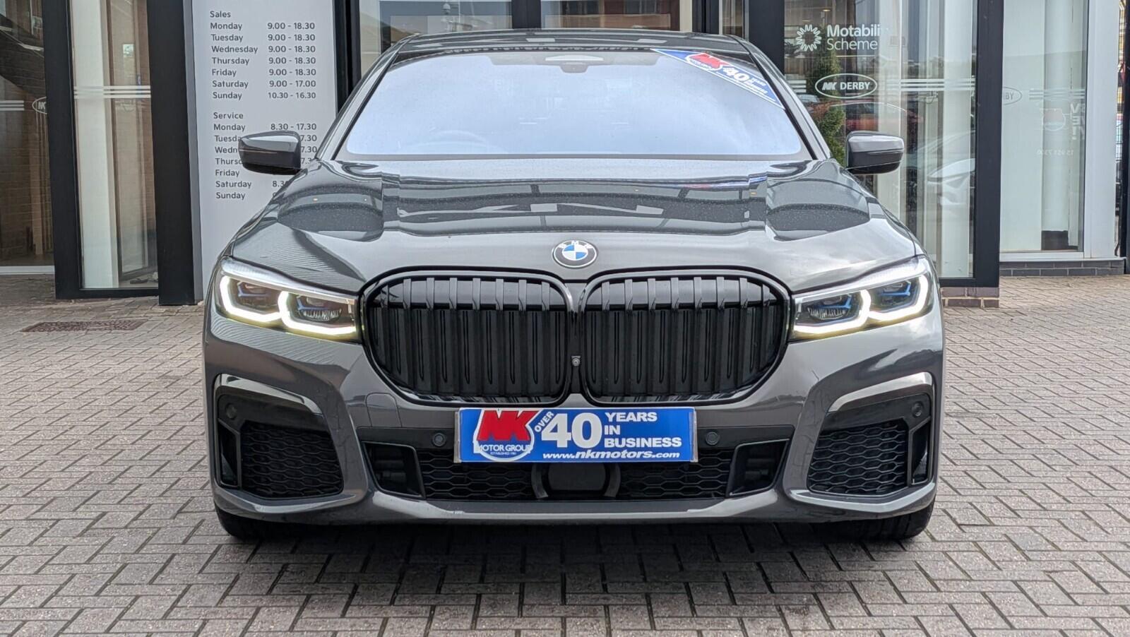 BMW 7 Series view 4