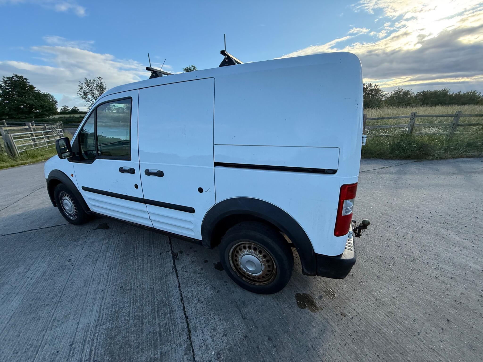Ford Transit Connect 1.8 TDCi T200 LX L1 H1 4dr — photo 20 of 86