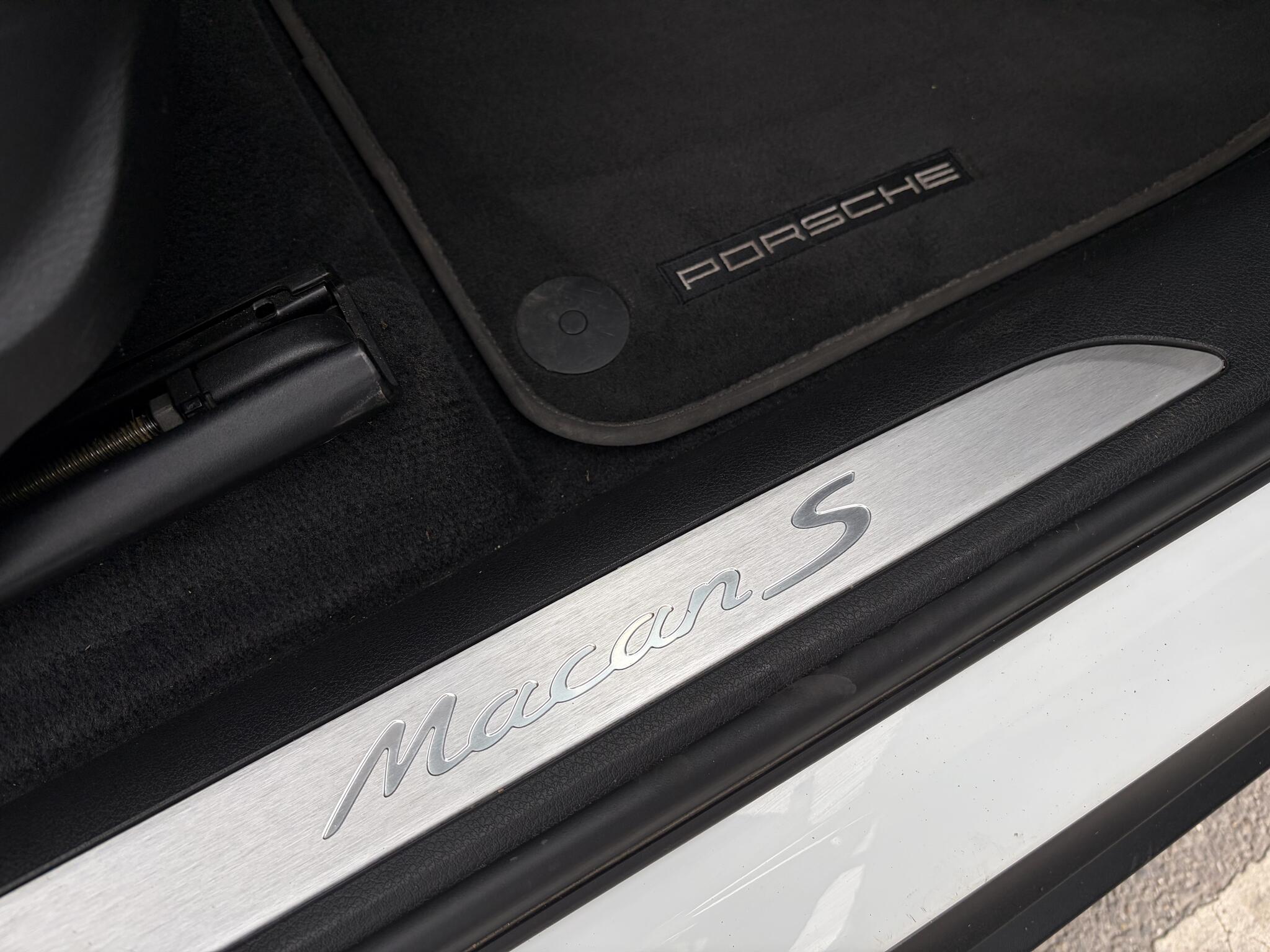 Porsche Macan view 11