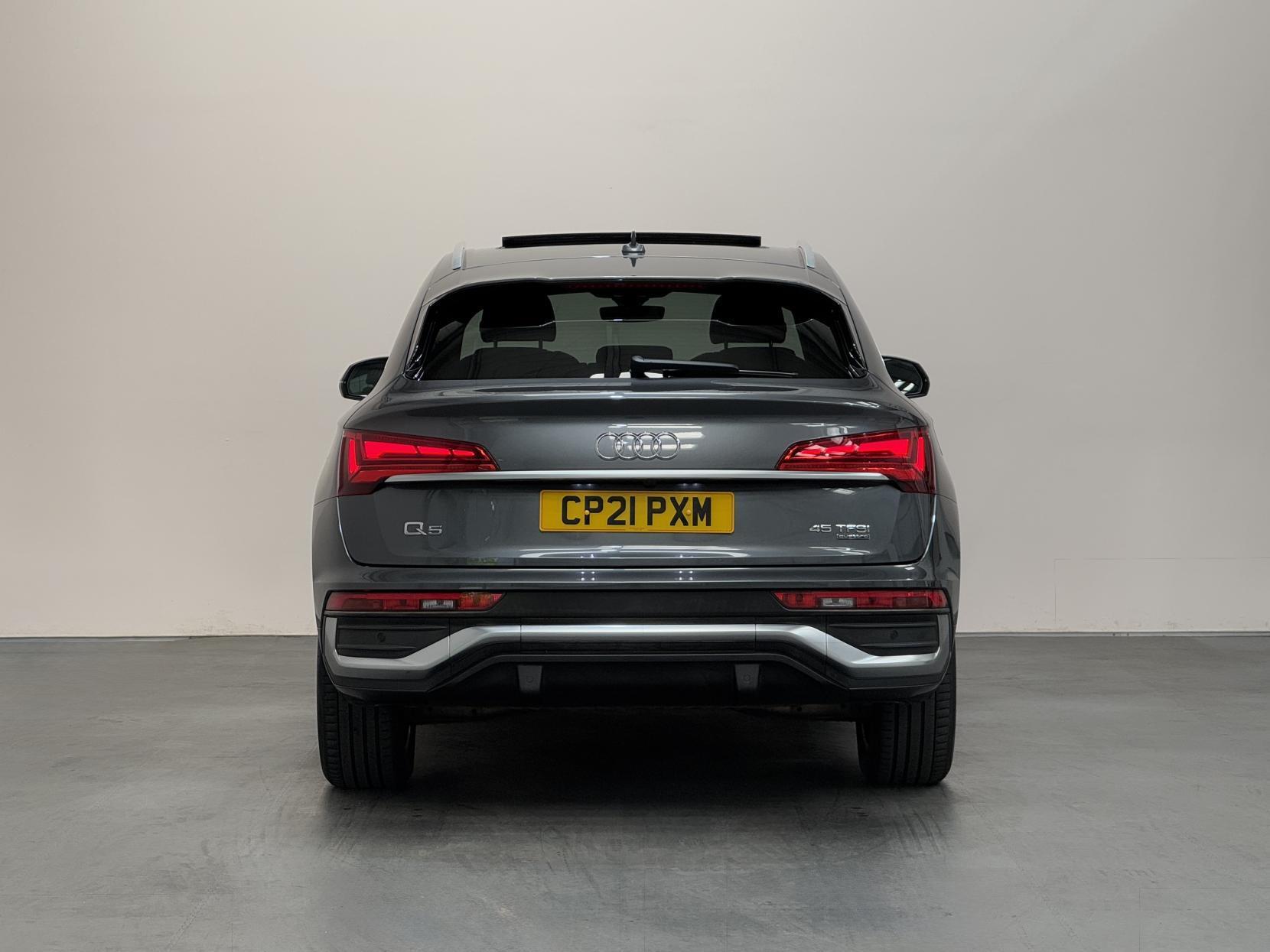 Audi Q5 view 13