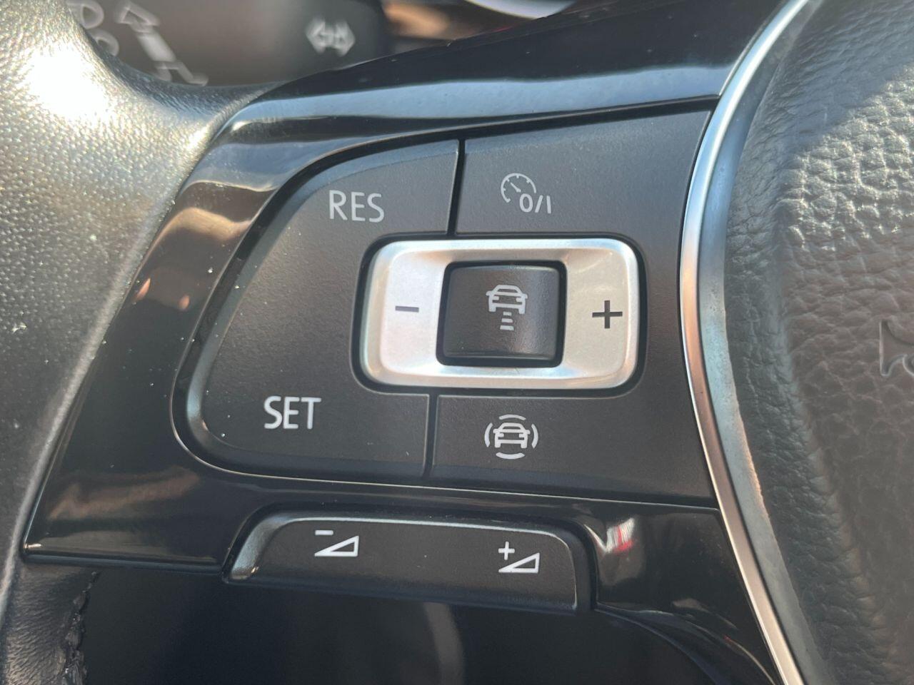 Volkswagen Passat view 27