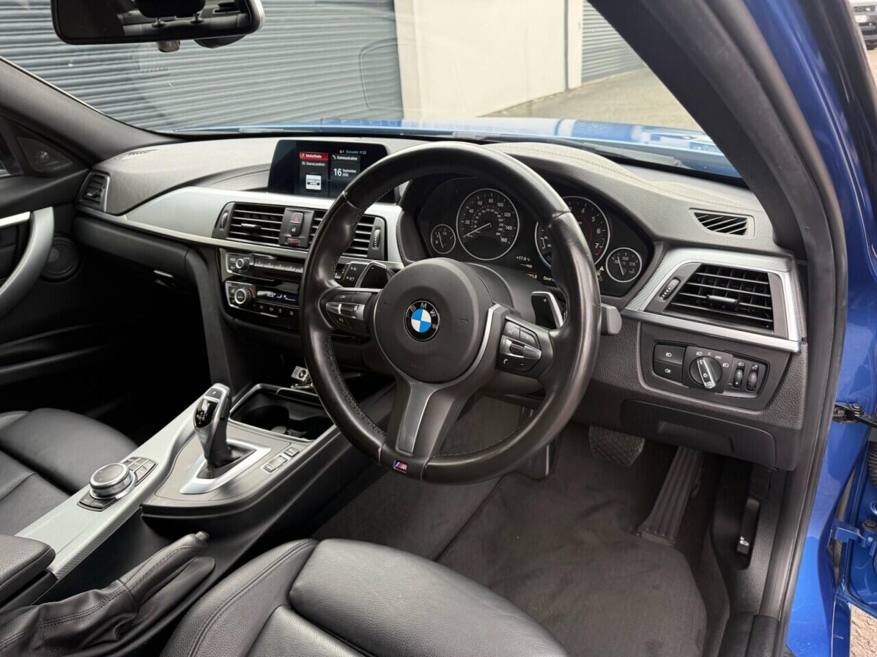 BMW 3 Series view 15