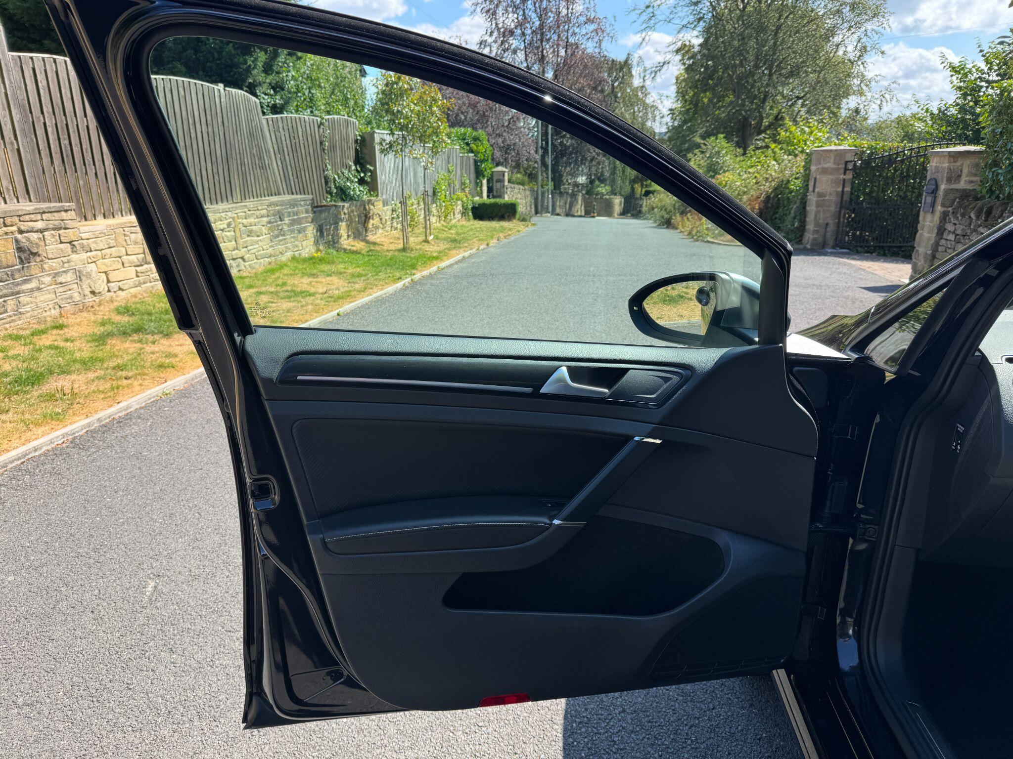 Volkswagen Golf view 23