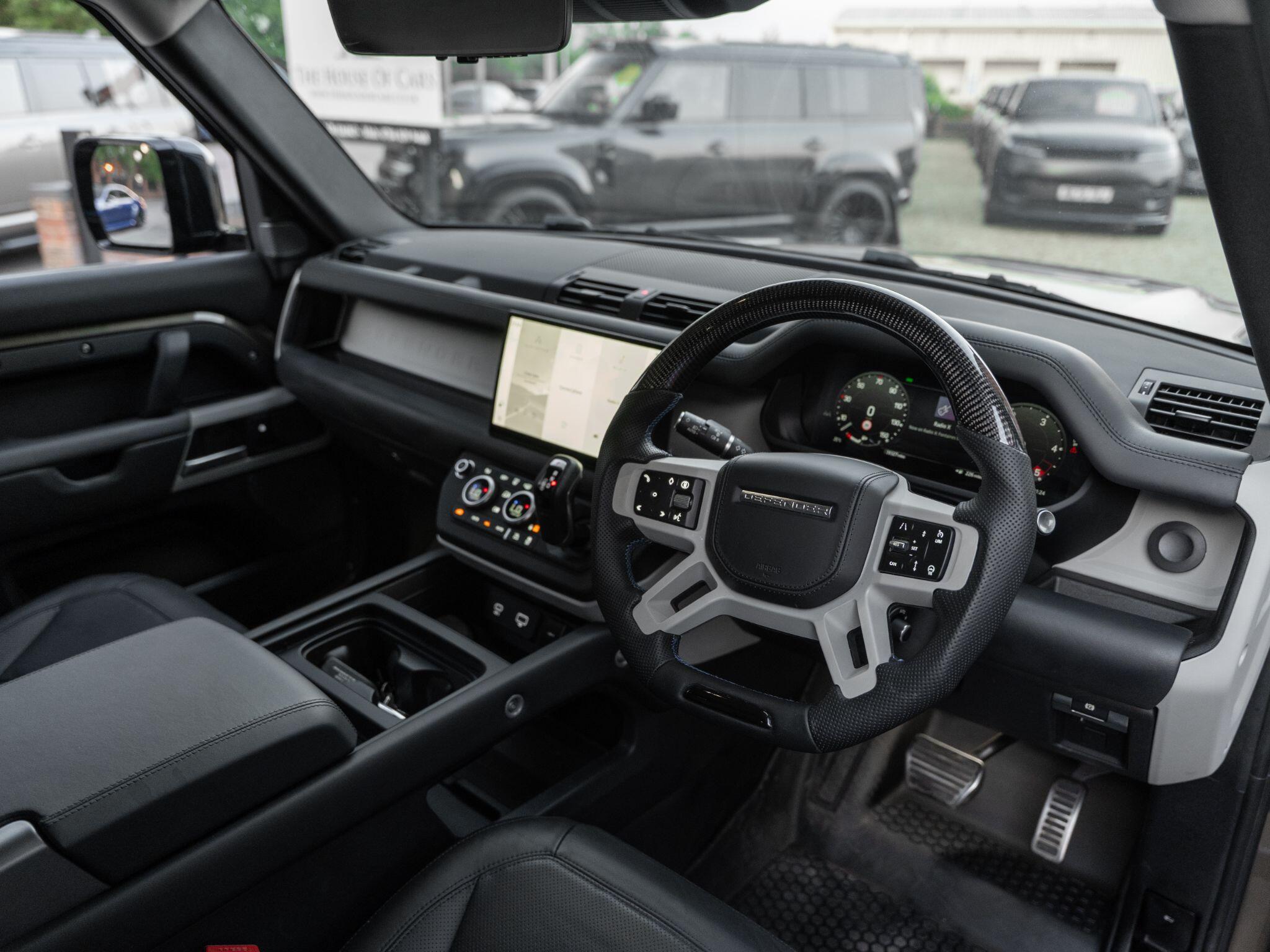 Land Rover Defender 90 view 48