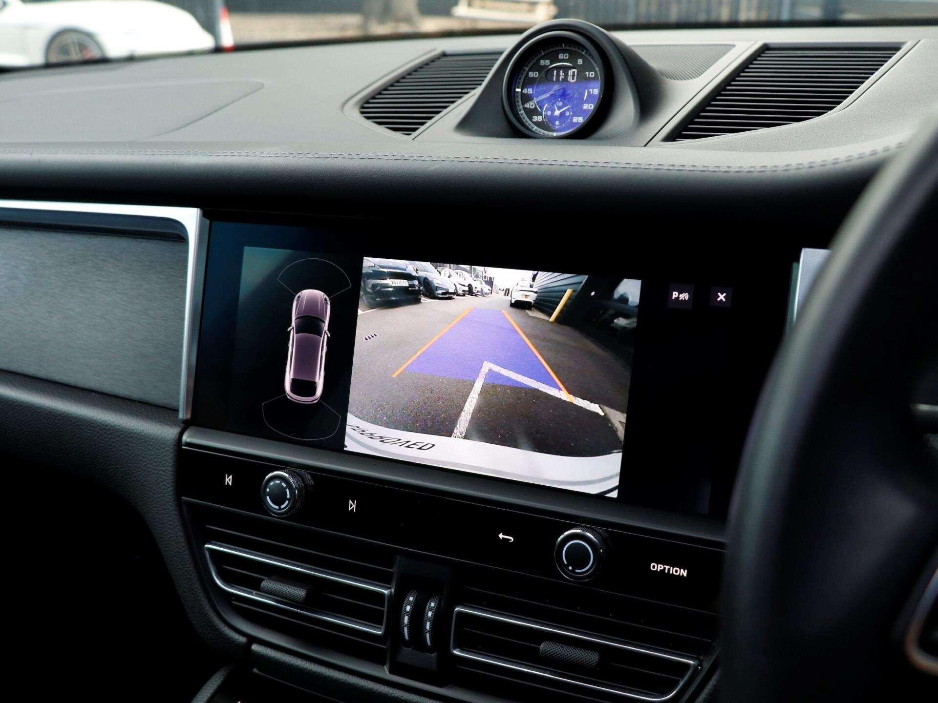 Porsche Macan view 16