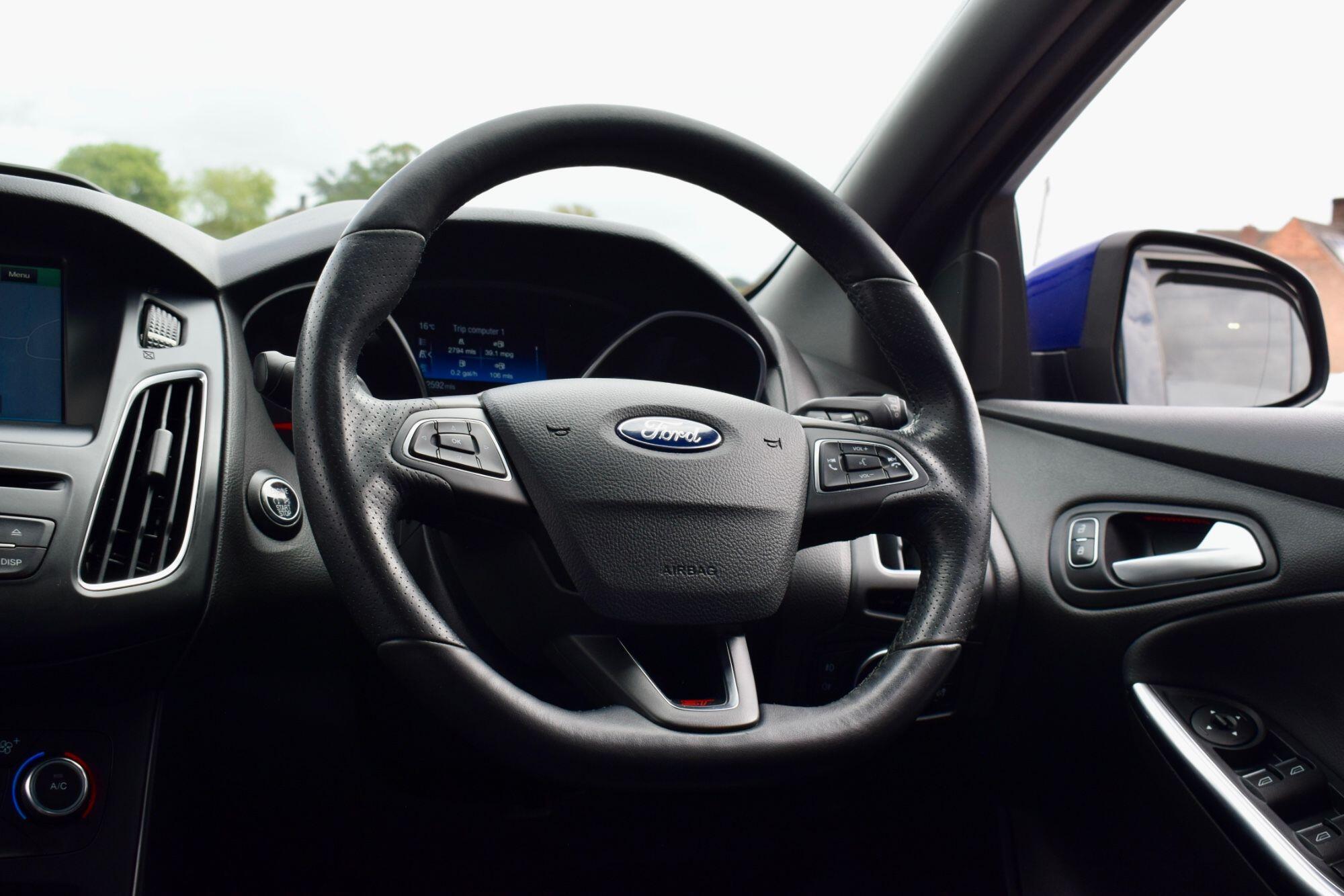 Ford Focus view 26