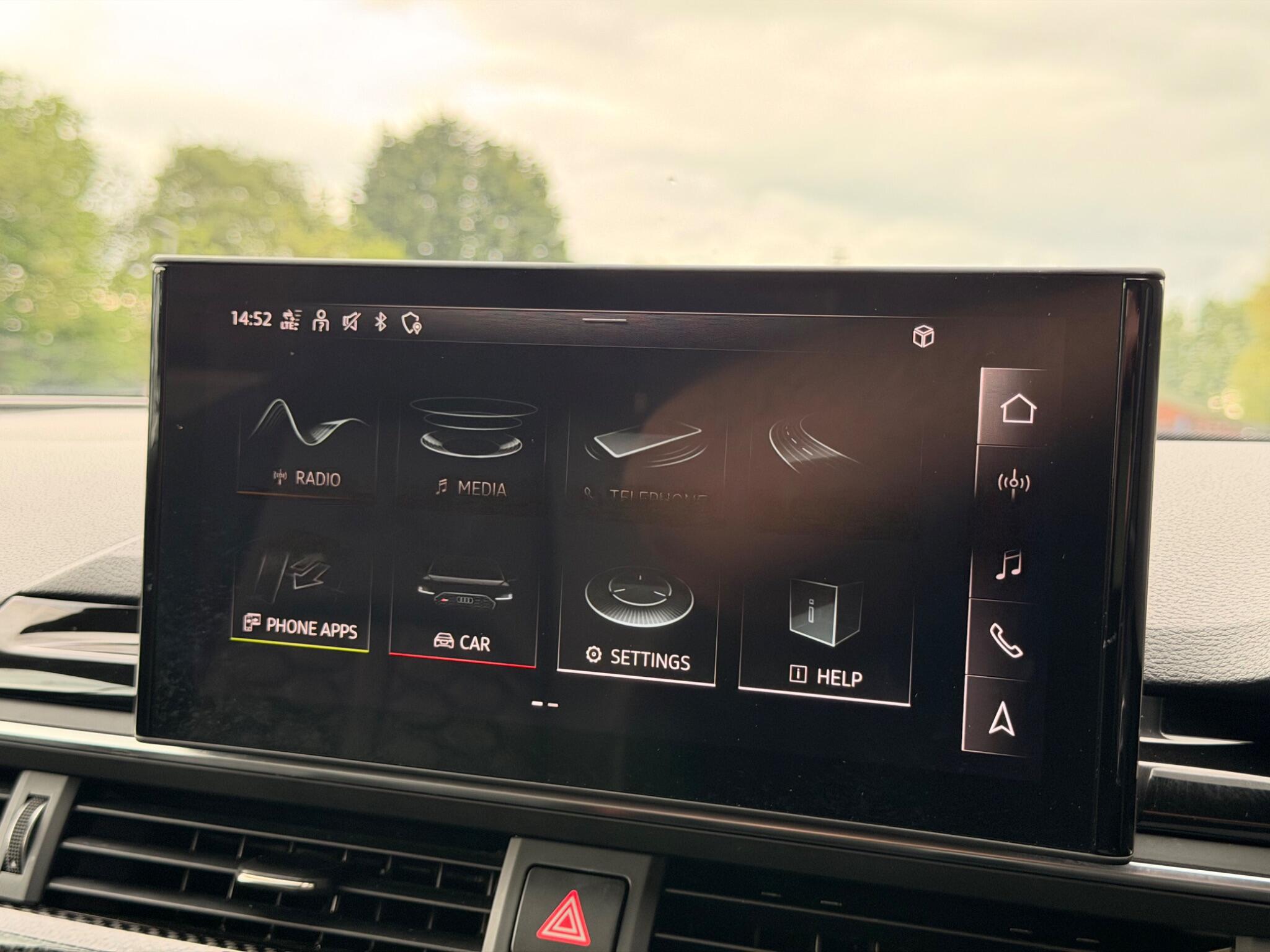 Audi RS4 view 45