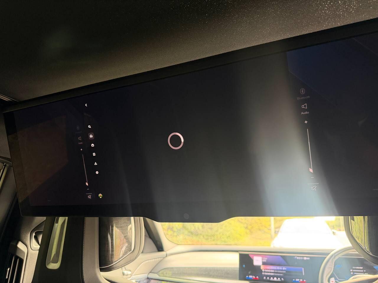 BMW 7 Series view 26