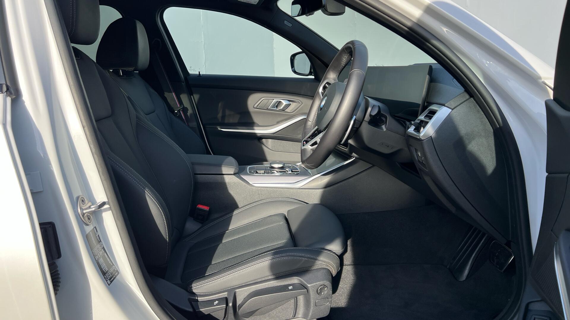 BMW 3 Series view 12