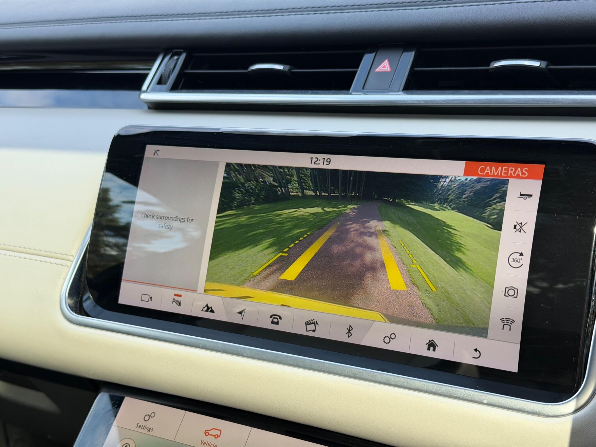 Land Rover Range Rover Velar view 8