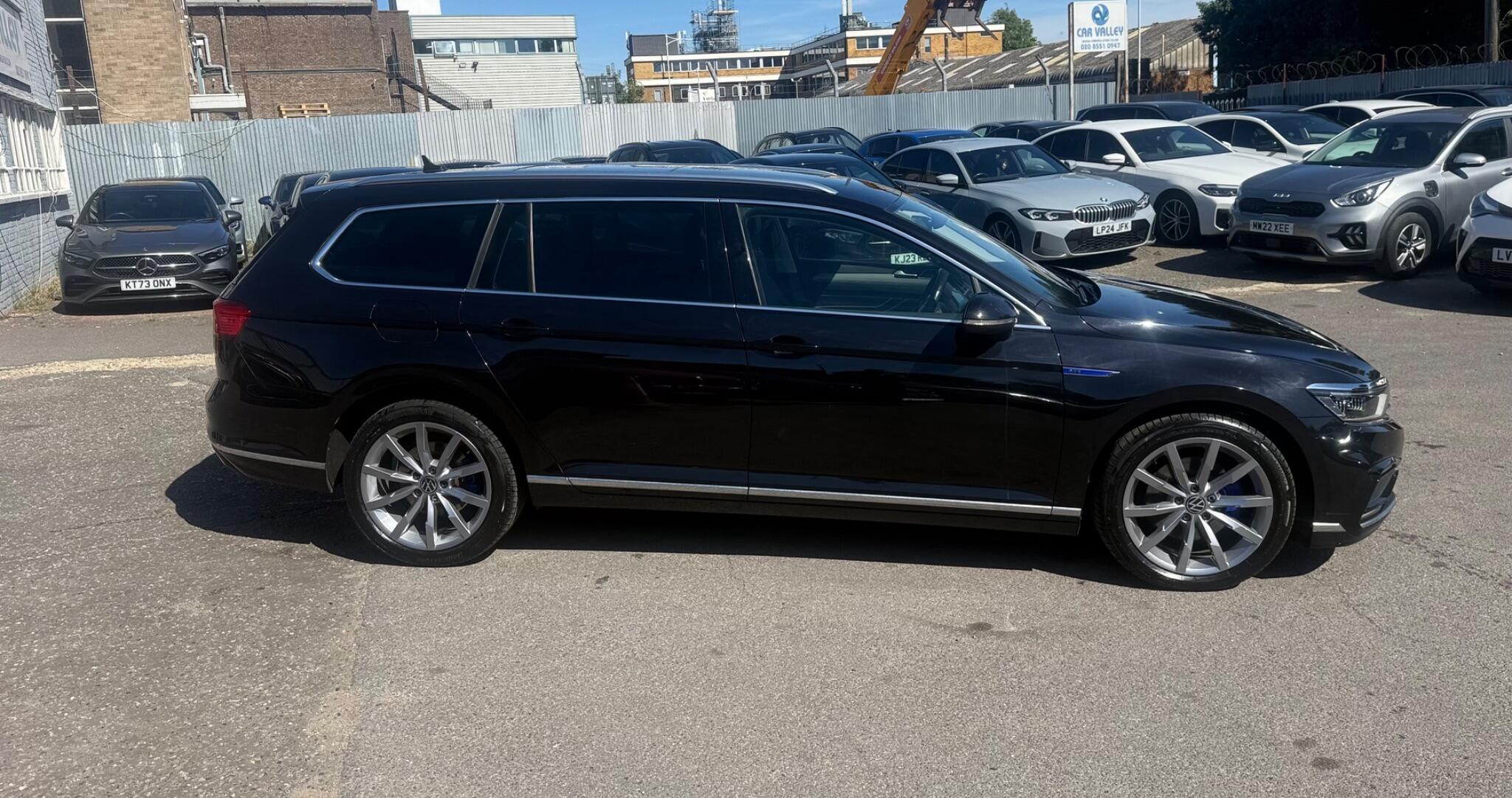 Volkswagen Passat view 10