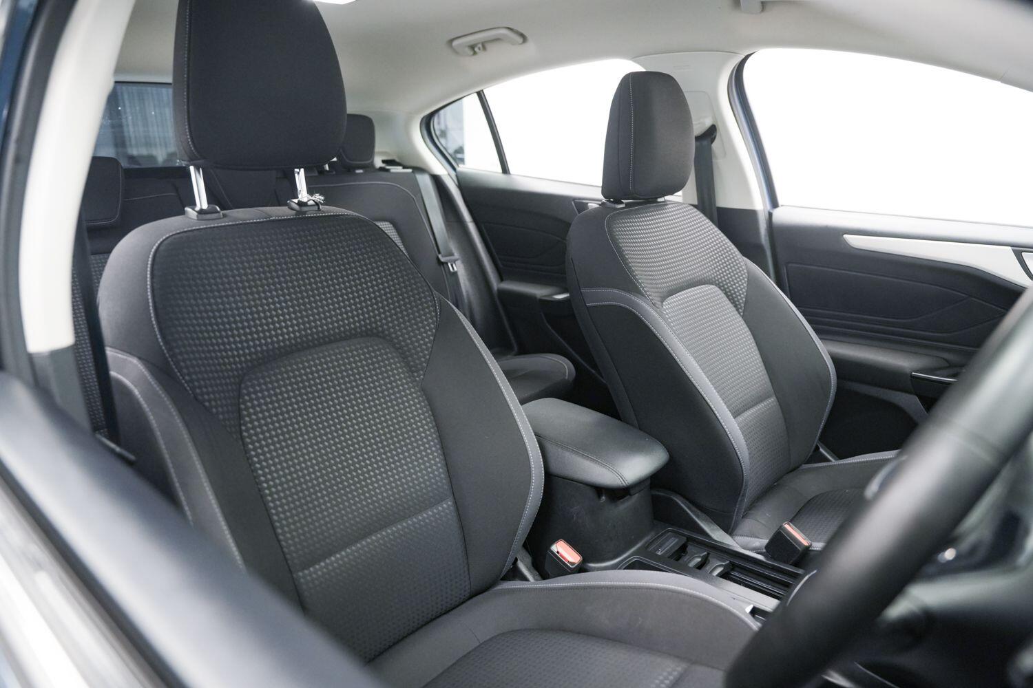 Ford Focus view 8