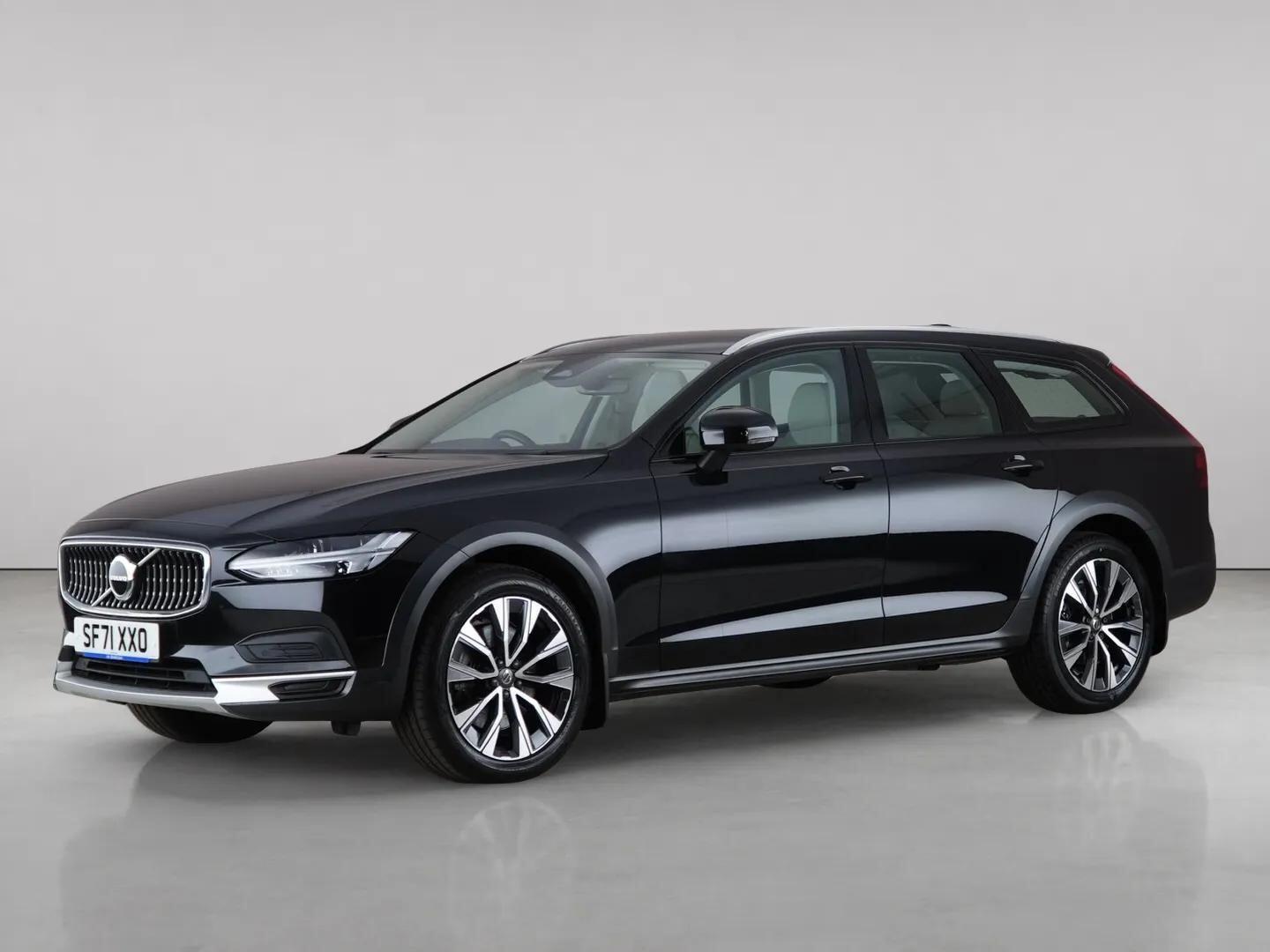 Volvo V90 Cross Country view 2