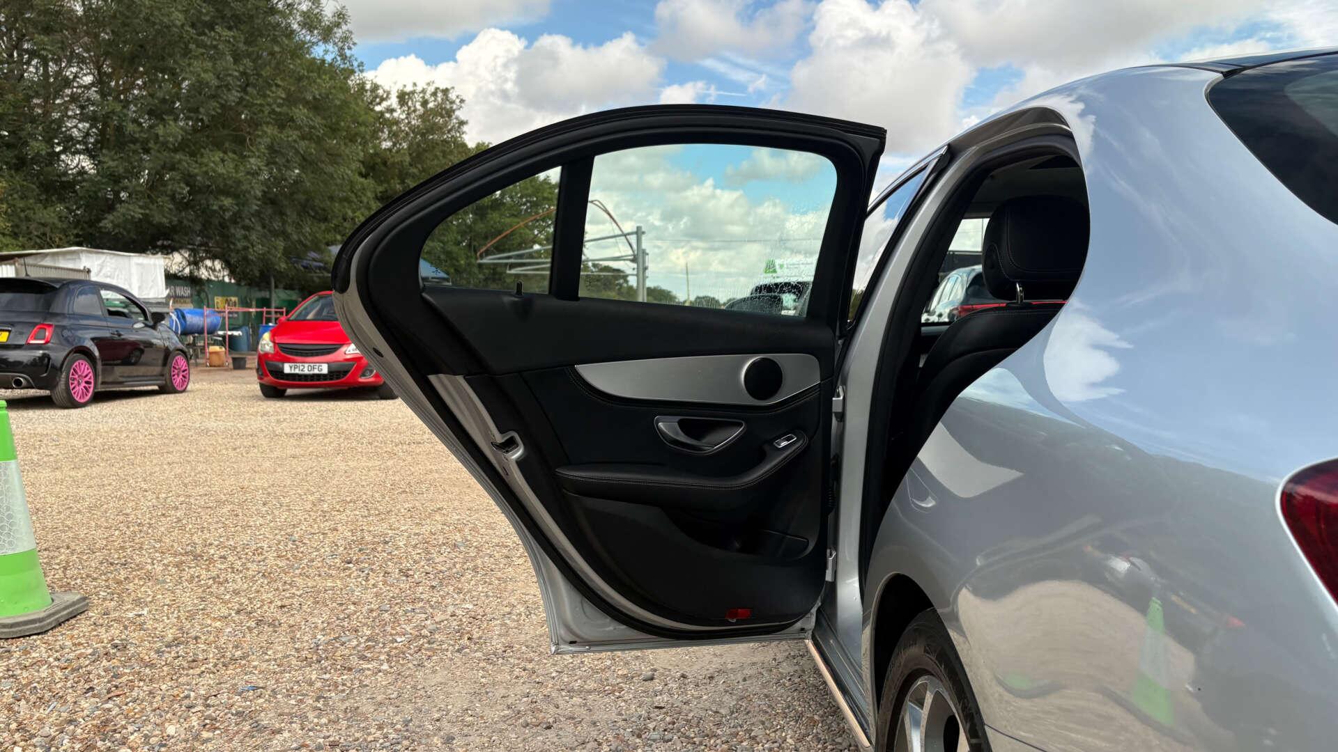 Mercedes-Benz C-Class view 47