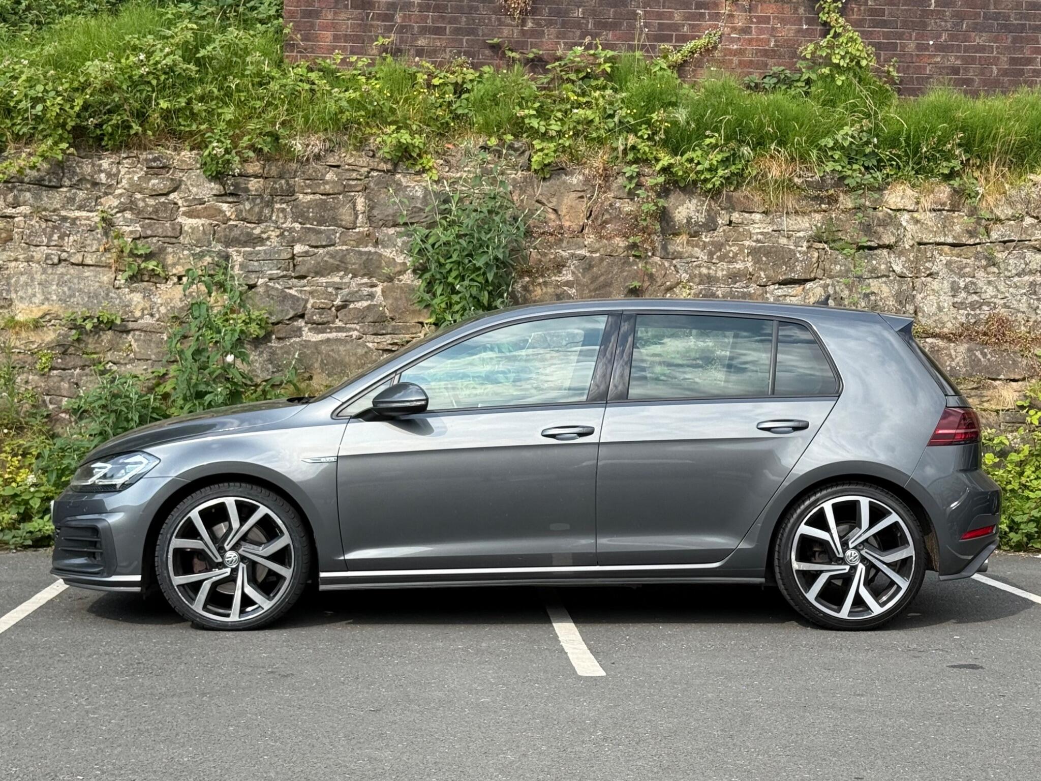 Volkswagen Golf view 4