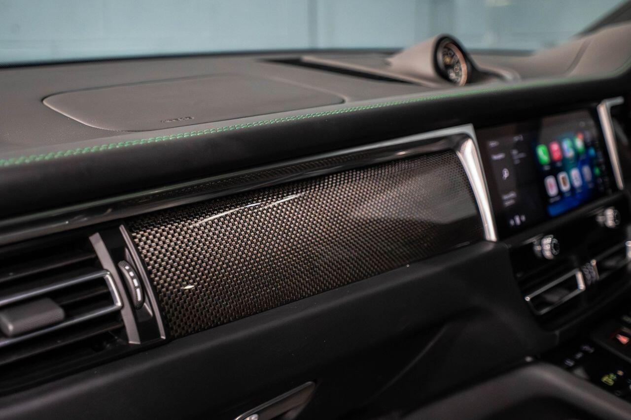 Porsche Macan view 26