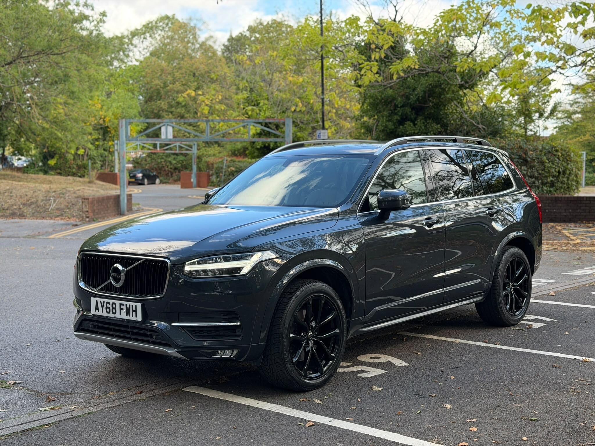 Volvo XC90 view 8