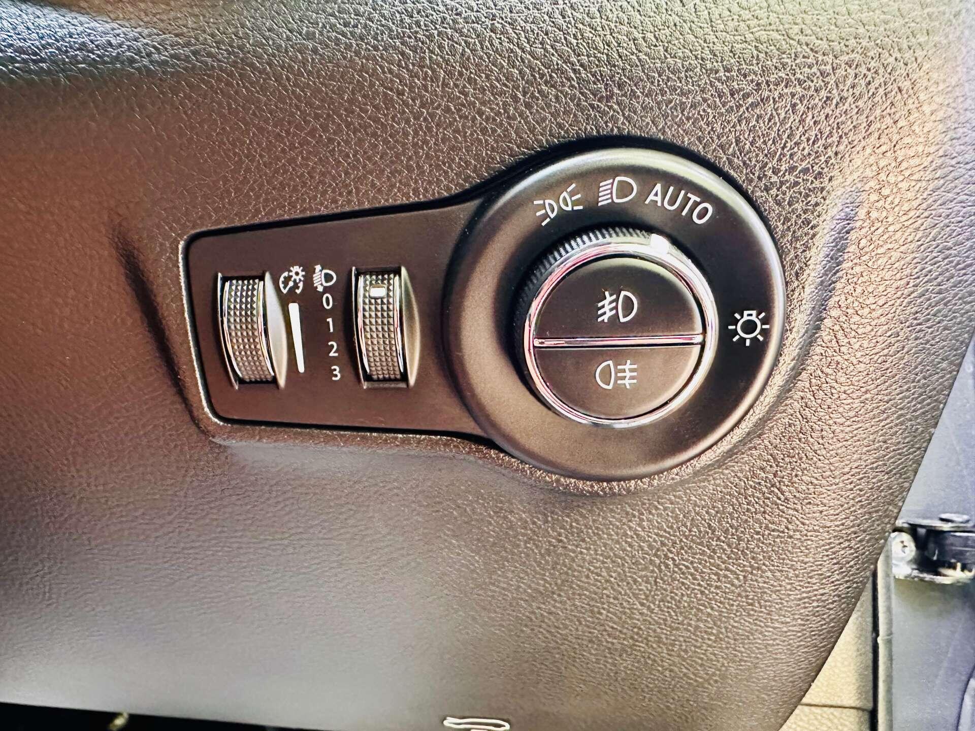 Jeep Compass view 27