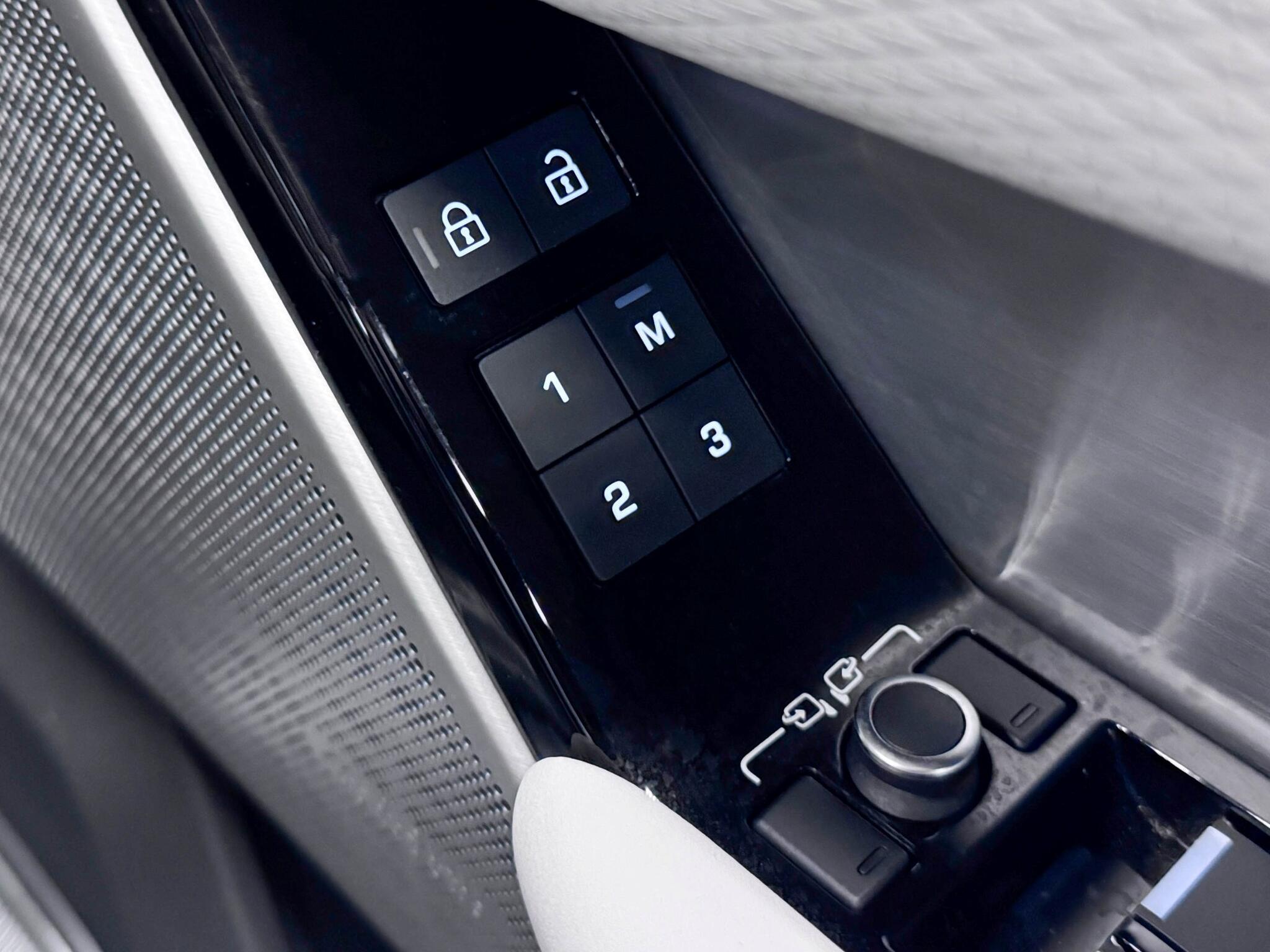 Land Rover Range Rover Velar view 17