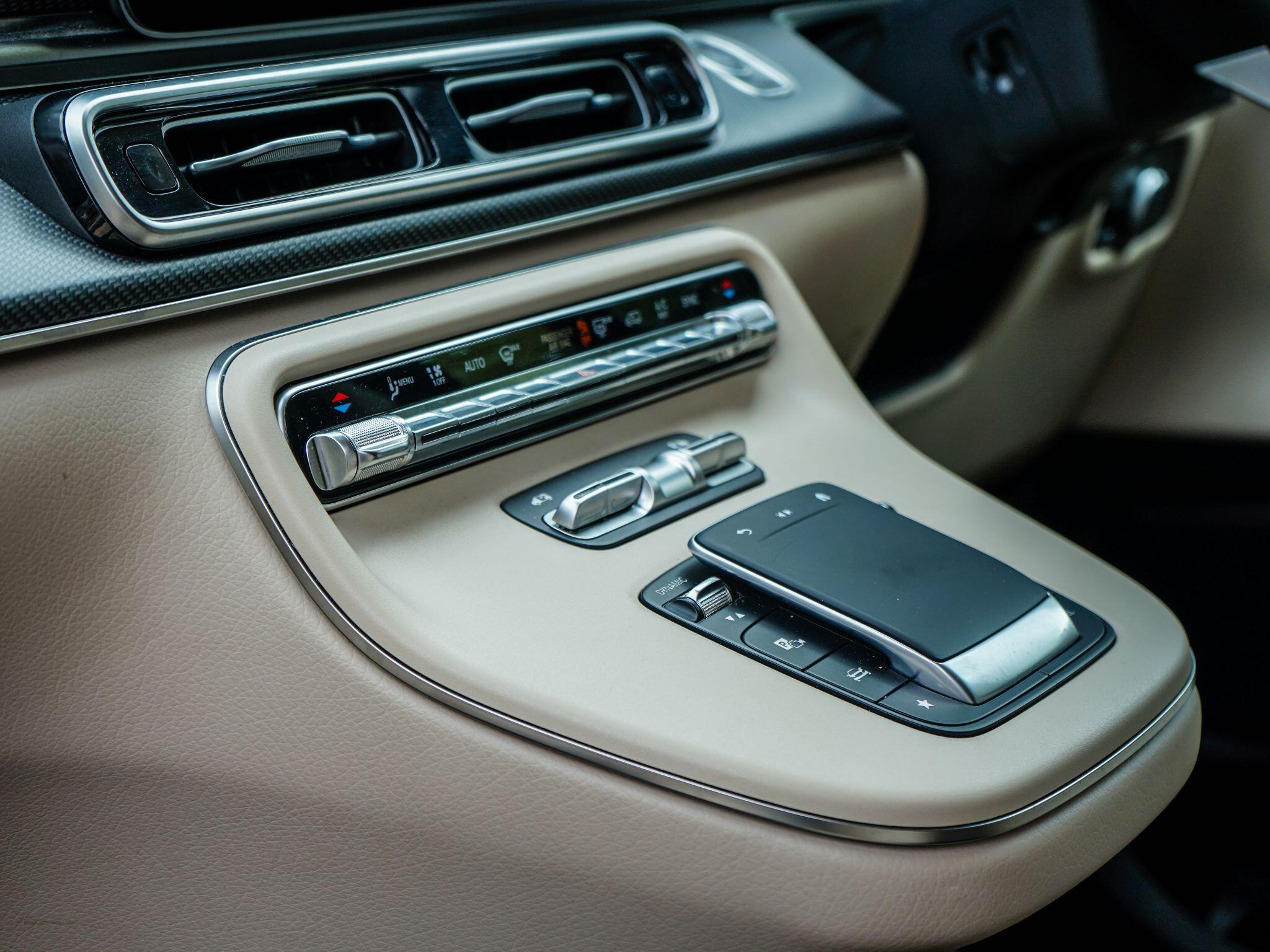 Mercedes-Benz V Class view 18
