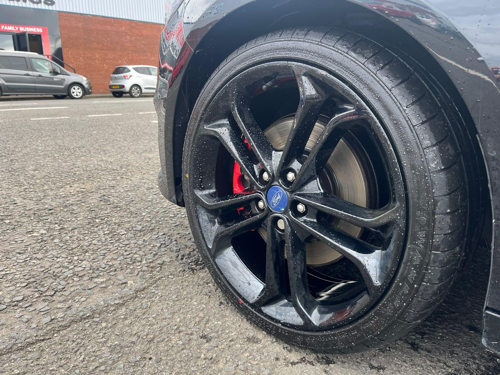 Ford Focus view 11