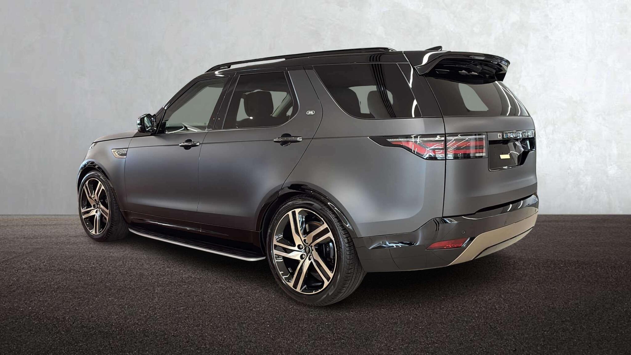 Land Rover Discovery view 2