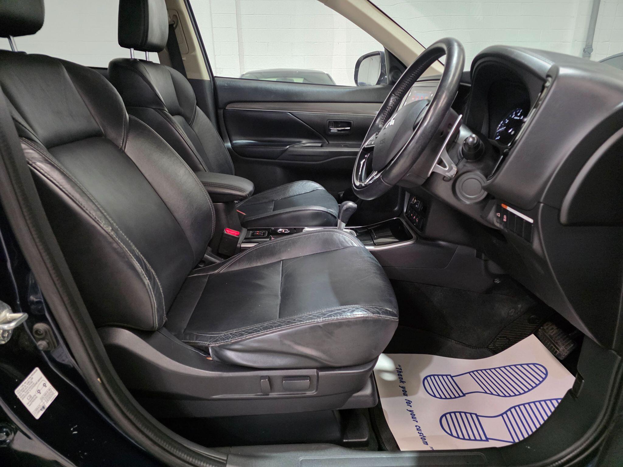 Mitsubishi Outlander view 6