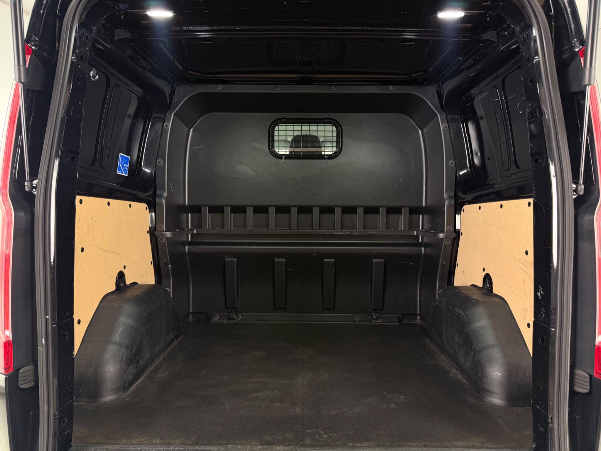 Ford Transit Custom view 9