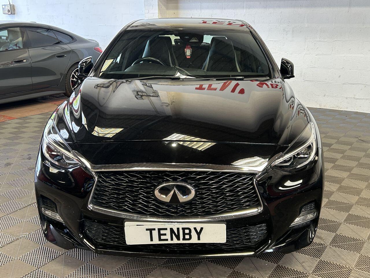 Infiniti Q30 view 2