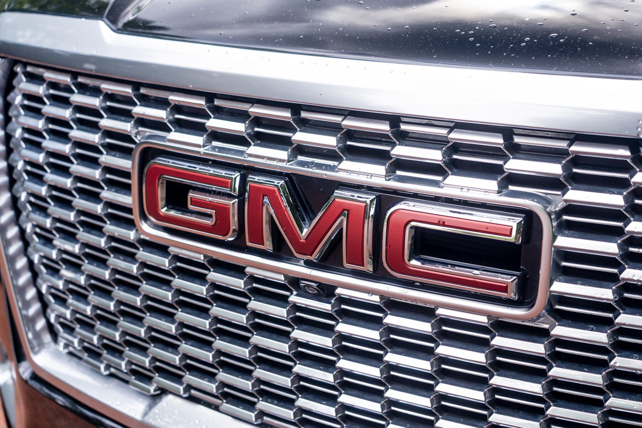 GMC Yukon view 15