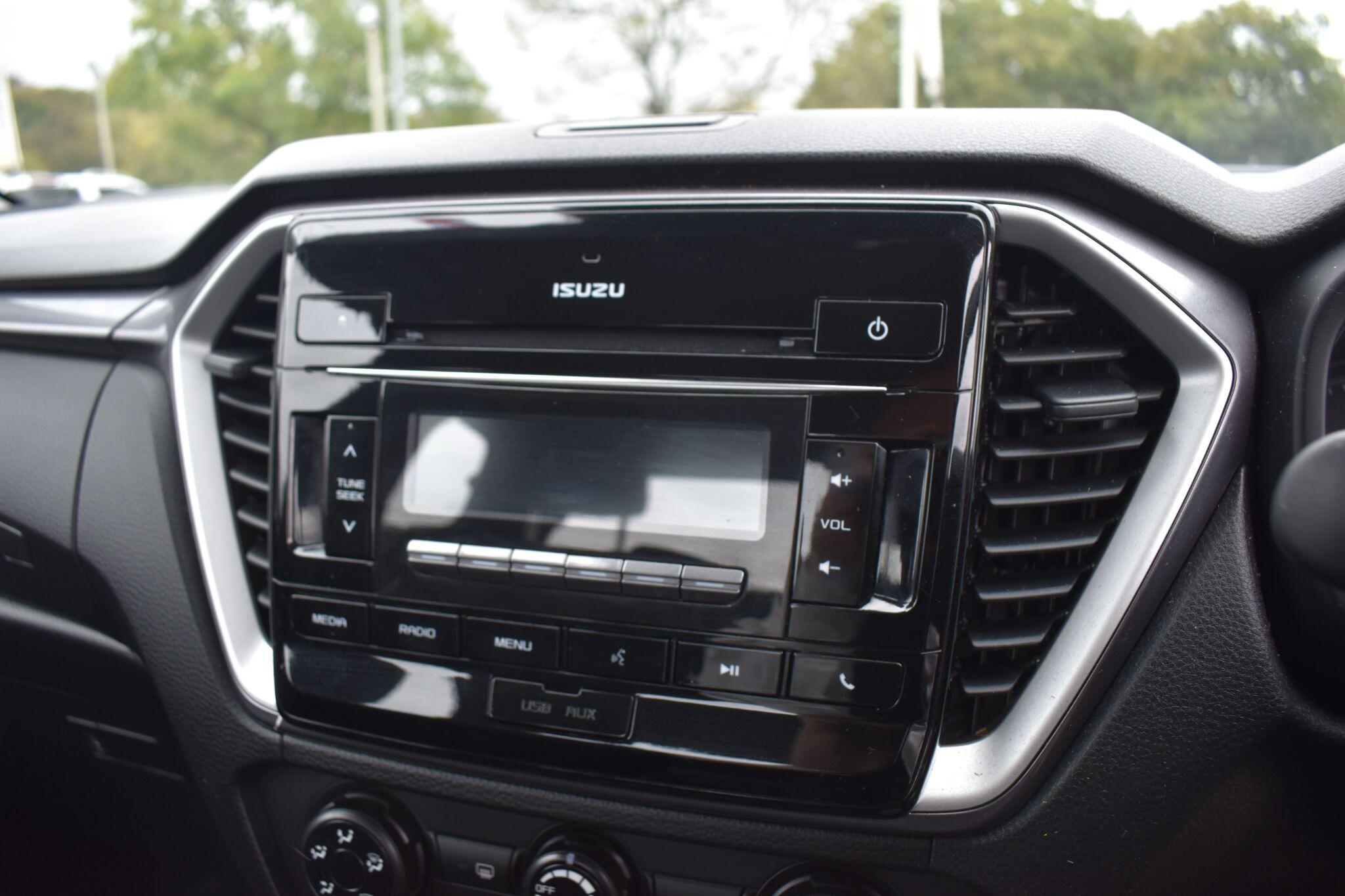 D-Max - 1.9 TD DL20 Auto 4WD Euro 6 (s/s) 2dr - Image 20