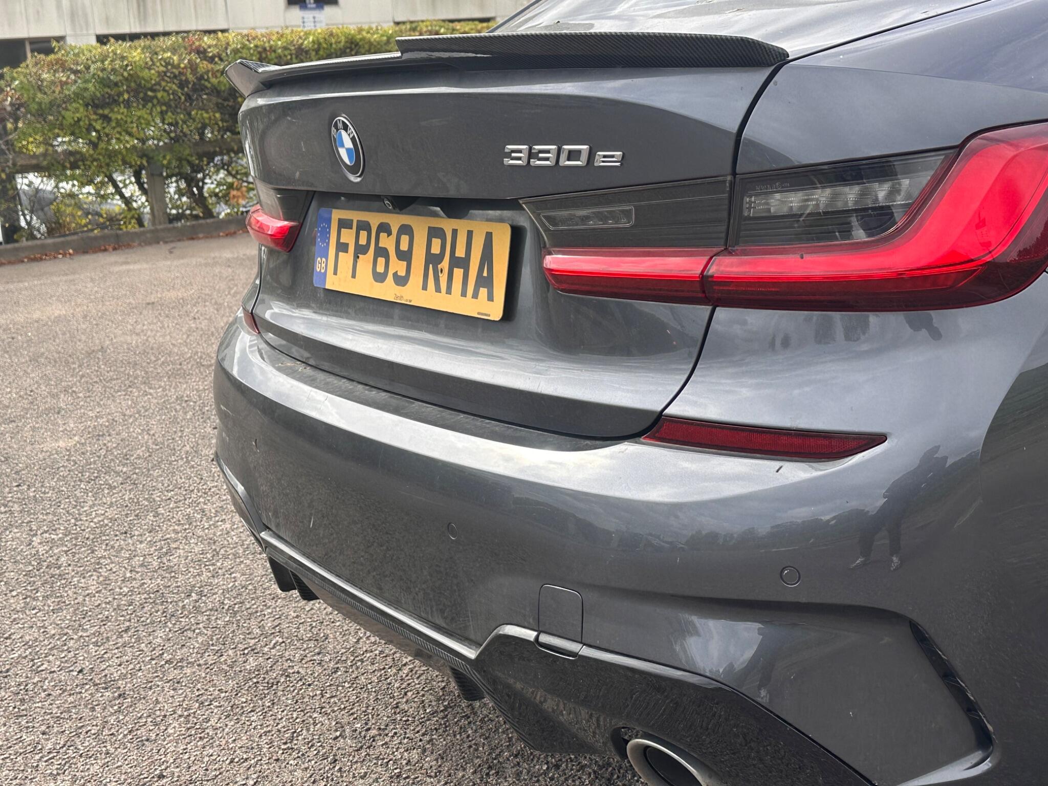 BMW 3 Series view 5