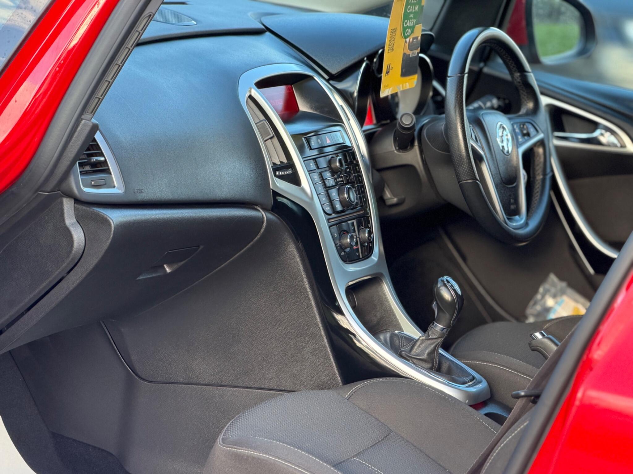 2014 Vauxhall Astra 1.6 16V SRi Sports Tourer Euro 5 5dr image 18