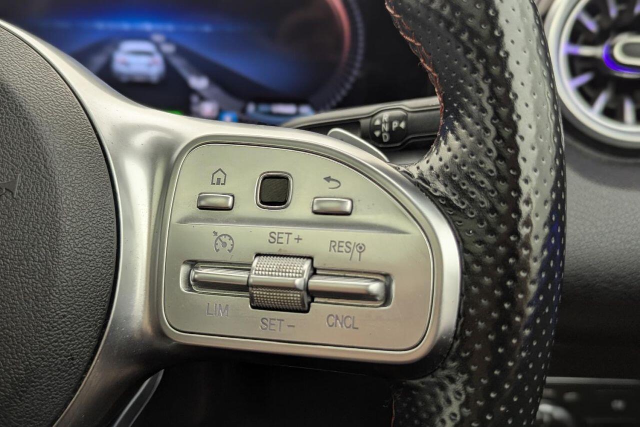 Mercedes-Benz Eqb view 40