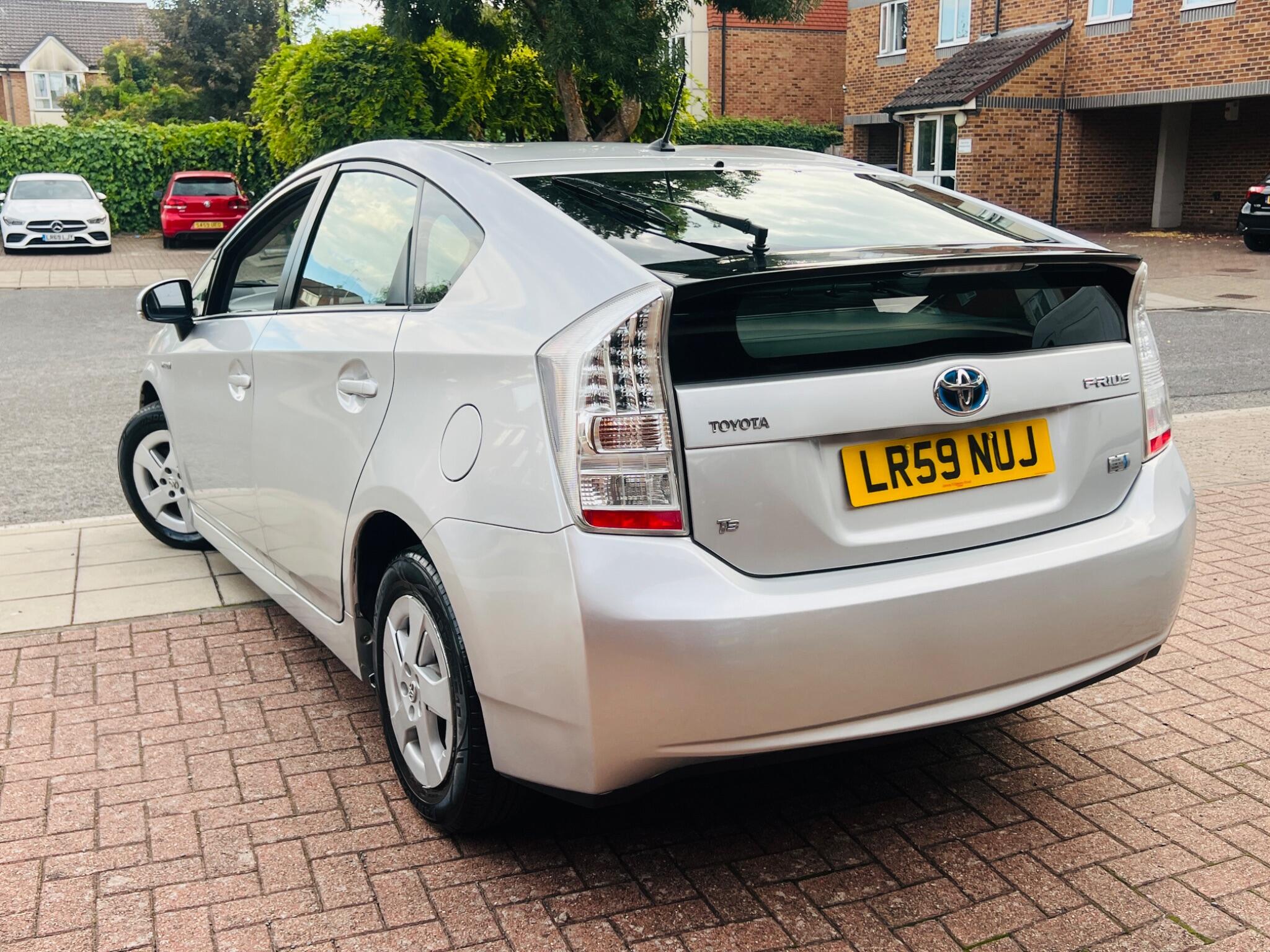 Toyota Prius view 21