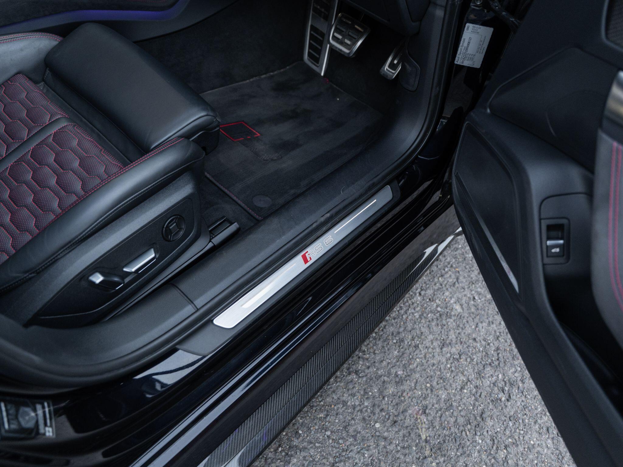 Audi RS6 Avant view 54