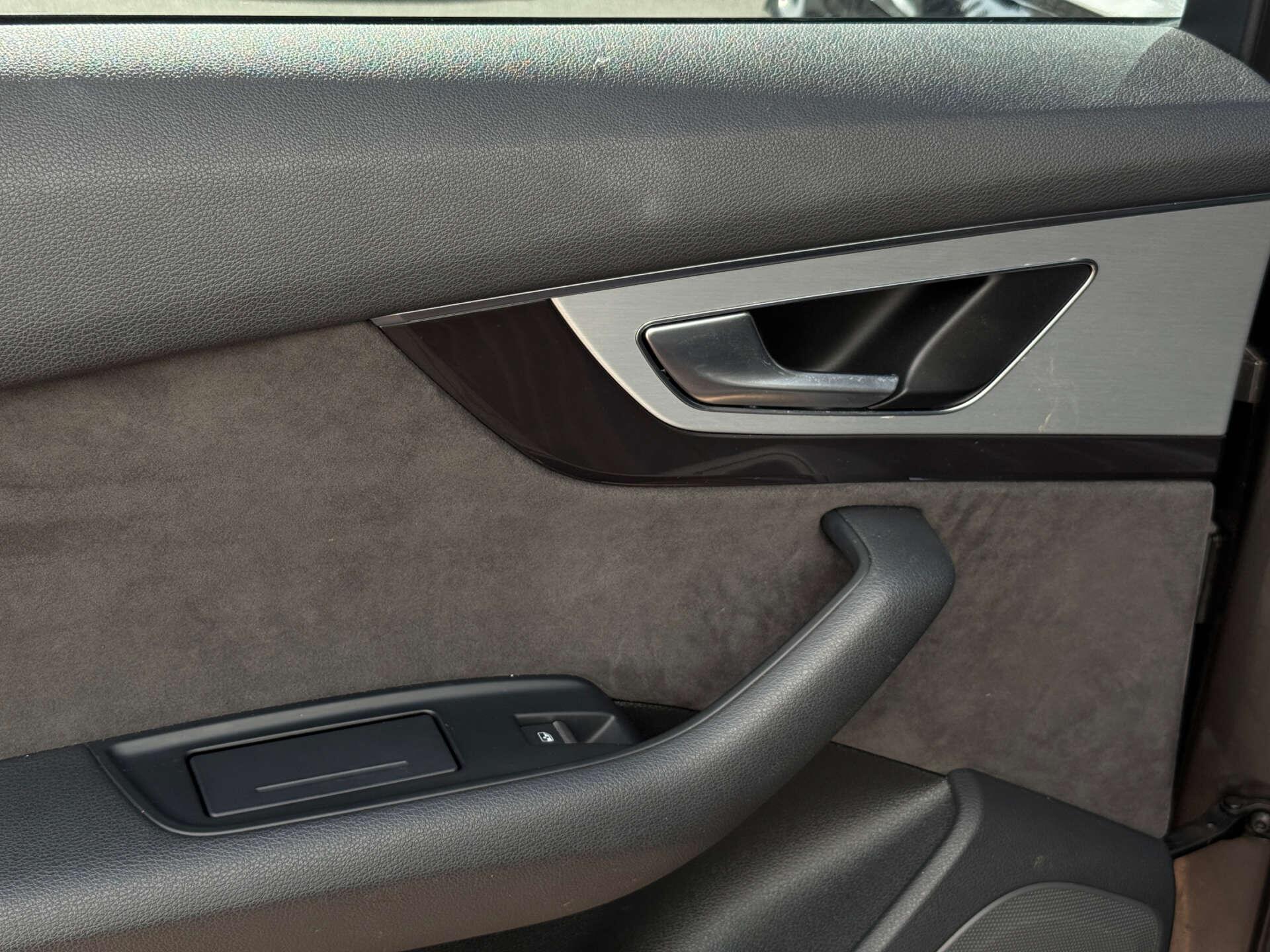 Audi SQ7 view 38